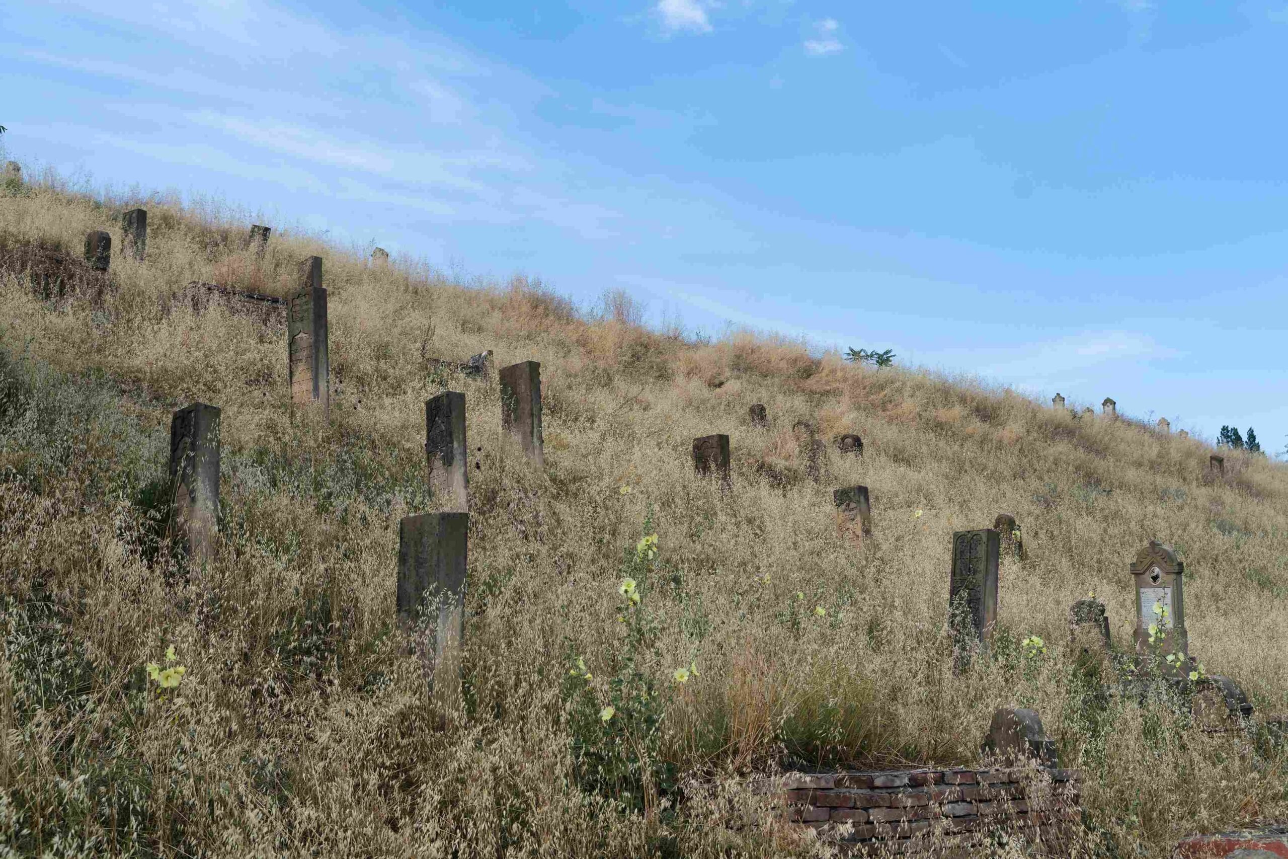 Gisory Cemetery and grave of Rabbi Gershon