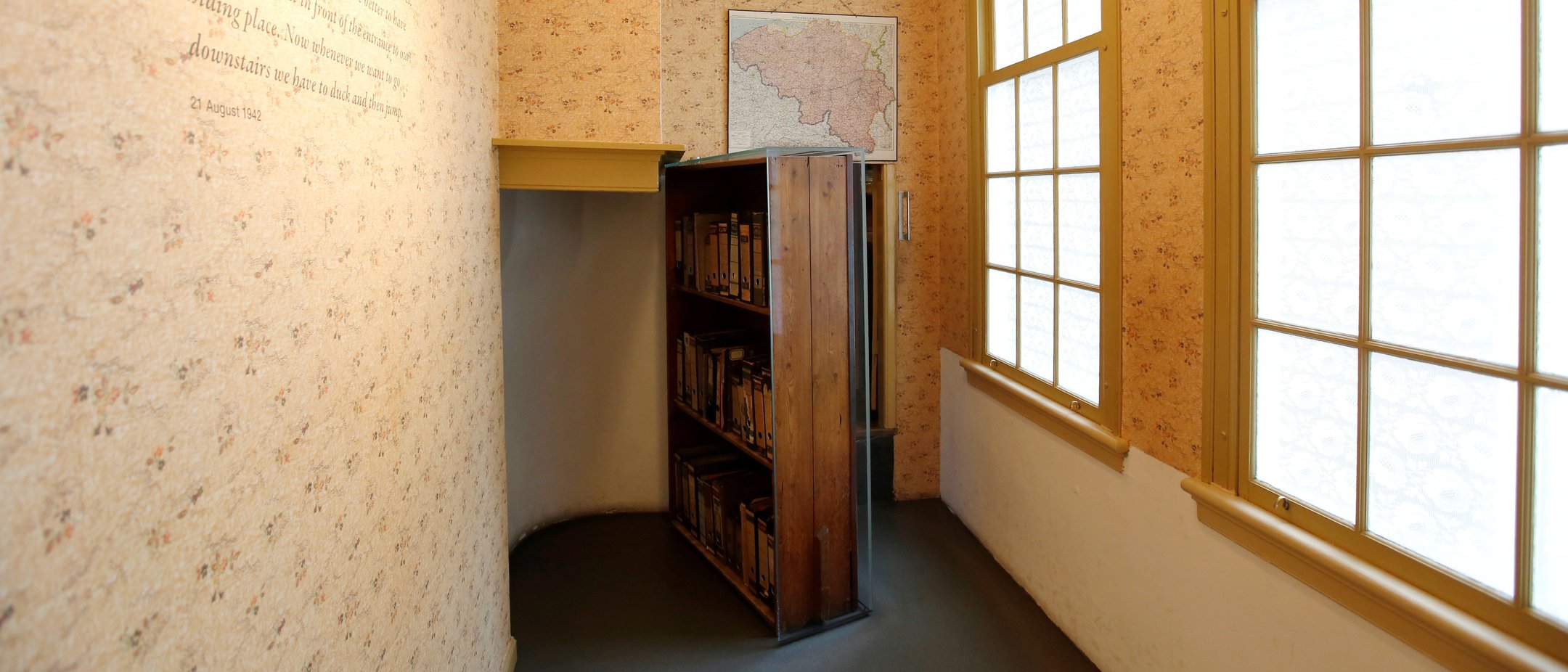 bookcase-at-anne-frank-house